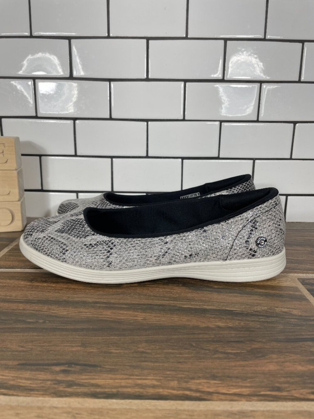 Skechers On the GO Dreamy Curious Shoes Womens 7 Gray Black Snake Print Slip On